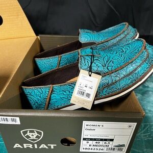 New with tags ladies Artist slide ons. Never worn.